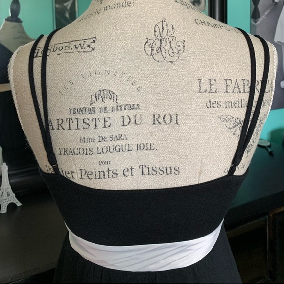 Express black & white block color dress - Picture 3 of 4